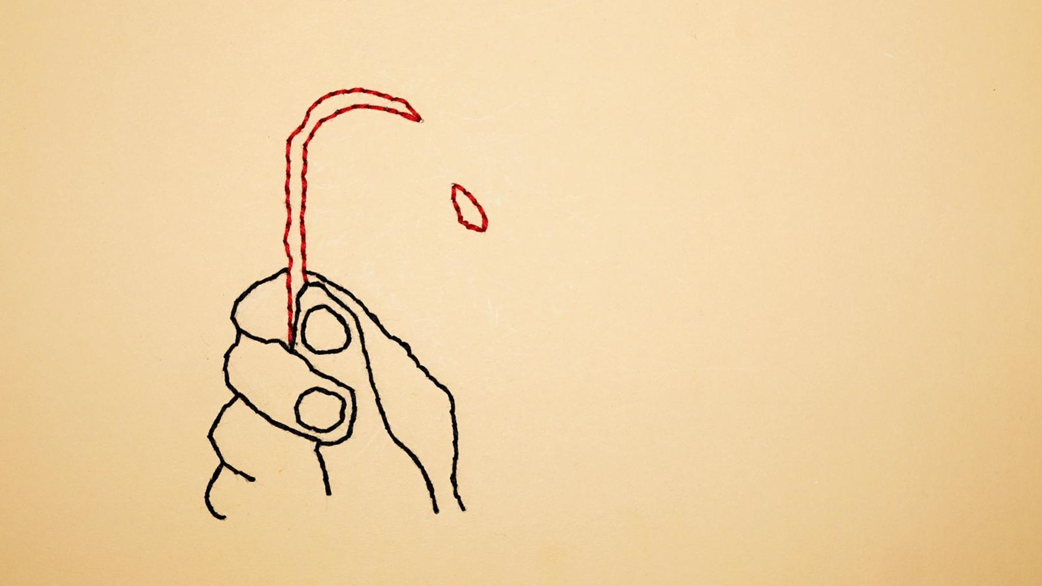 Eine gestickte Hand, die ein Messer hält