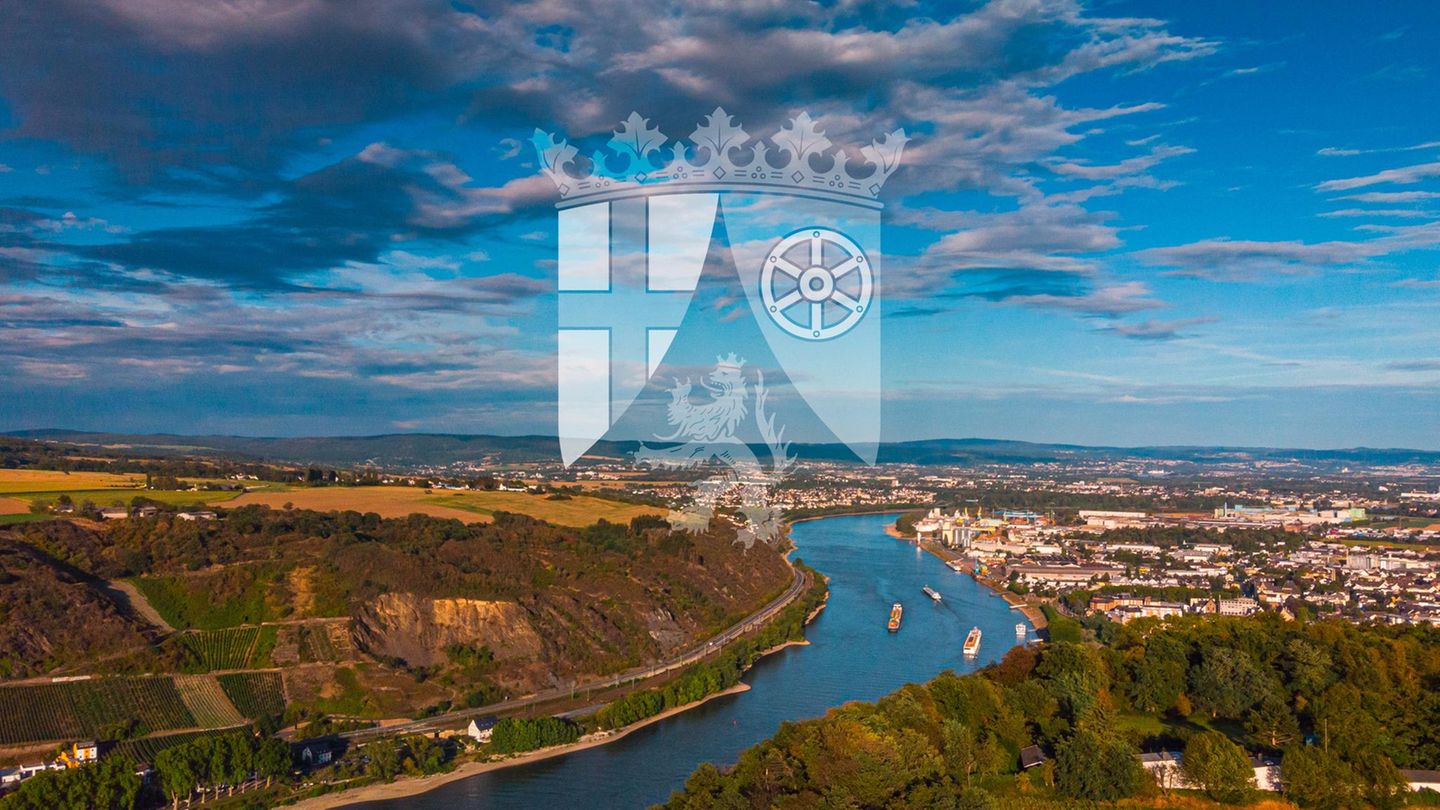 Rheinansicht in Rheinland-Pfalz mit Wappen Rheinland Pfalz. Es gibt hier 15 Wahlkreise