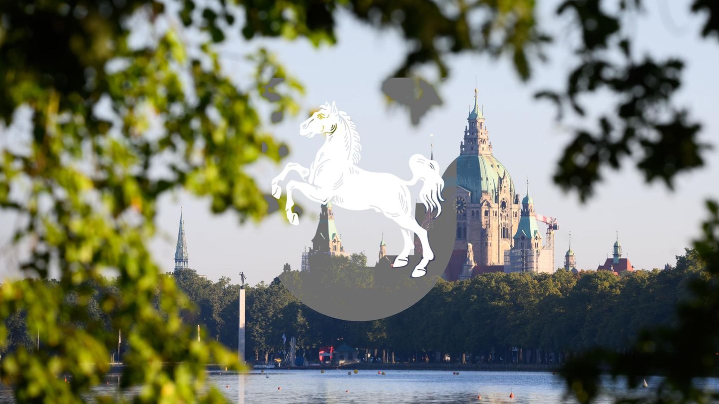 Neues Rathaus am Maschsee in Hannover mit Wappen. 30 Wahlkreise hat Niedersachsen