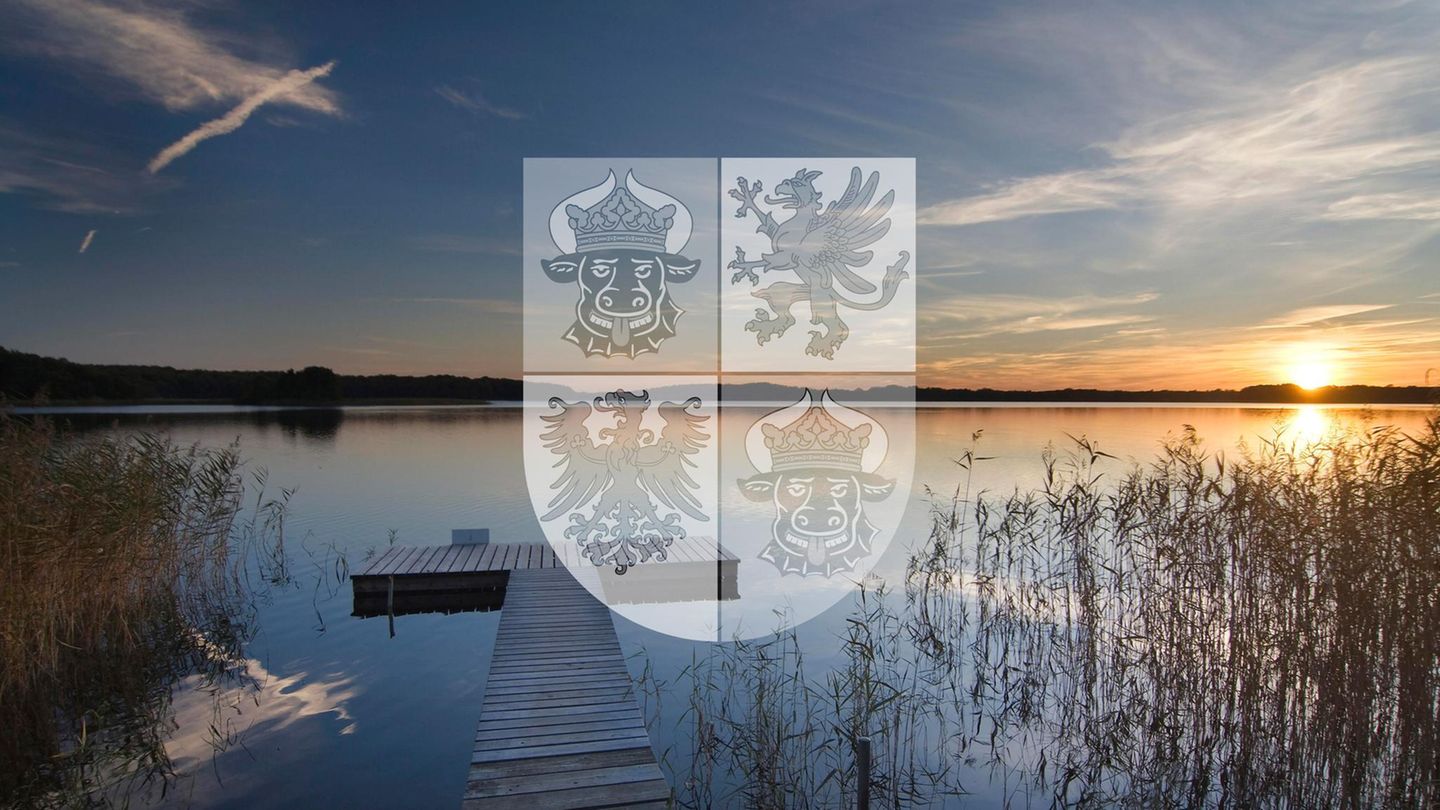 Abendstimmung am Carwitzer See mit Wappen Mecklenburg-Vorpommerns, hier gibt es zwei Wahlkreise