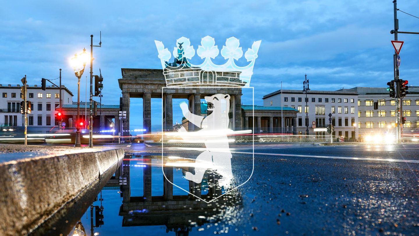 Brandenburger Tor mit Wappen Berlins, zwölf Wahlkreise hat die Hauptstadt