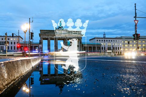 Brandenburger Tor mit Wappen Berlins, zwölf Wahlkreise hat die Hauptstadt