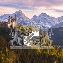 Schloss Neuschwanstein mit Wappen Bayerns, Wahlkreise