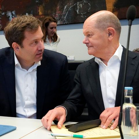 SPD -Parteiführer Lars Klingbeil (links) und Kanzler Olaf Scholz