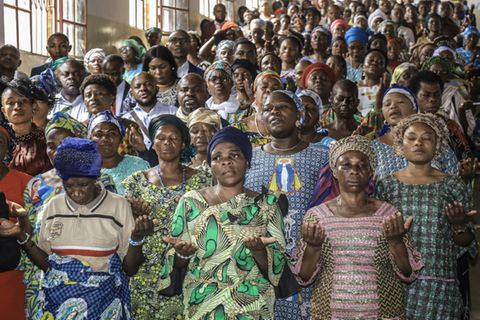 Beten für Frieden in einer Kirche in der Stadt Bukavu