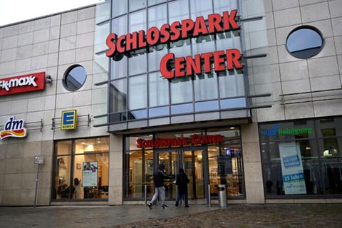 Ein Angriff, bei dem ein 17-Jähriger getötet wurde, ereignete sich in einem Ausgangsbereich des Schweriner Schlossparkcenters