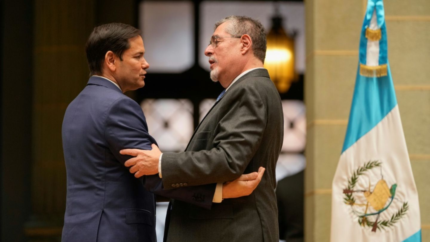 Rubio und Präsident Arévalo (r.)