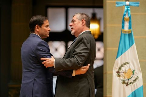 Rubio und Präsident Arévalo (r.)