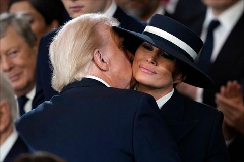 Ein Kuss für die First Lady: Melania Trump ist zurück in der Öffentlichkeit