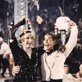 Jack Lemmon in der Rolle der Daphne beim Tango tanzen mit Joe E. Brown in der Rolle des Osgood