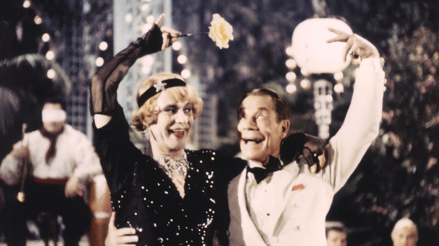 Tangoabend Jack Lemmon in der Rolle der Daphne beim Tango tanzen mit Joe E. Brown in der Rolle des Osgood