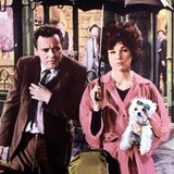 Jack Lemmon mit Shirley MacLaine in einer Straßenszene im Film "Das Mädchen Irma La Douce"