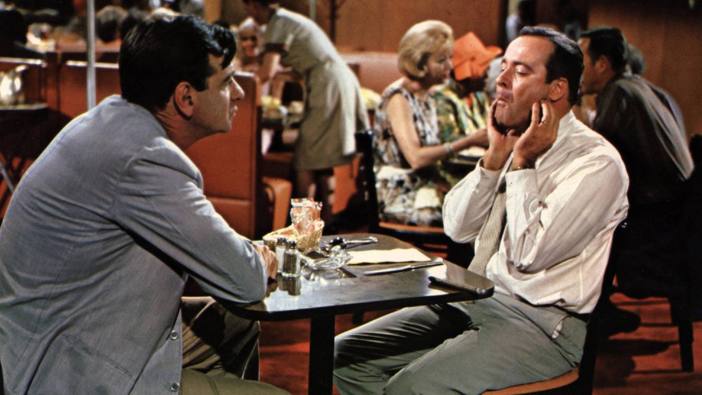 Nervensäge Walter Matthau und Jack Lemmon sitzen in einem Diner im Film "Ein seltsames Paar"