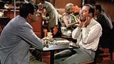 Walter Matthau und Jack Lemmon sitzen in einem Diner im Film "Ein seltsames Paar"