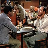 Walter Matthau und Jack Lemmon sitzen in einem Diner im Film "Ein seltsames Paar"
