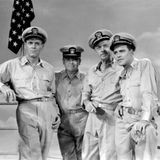 Jack Lemmon mit William Powell, James Cagney und Henry Fonda in einer Szene des Films "Keine Zeit für Heldentum"