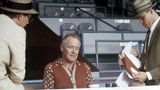 Jack Lemmon im Film JFK mit Kevin Costner und Michael Rooke im Film "JFK – Tatort Dallas"