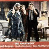 Jack Lemmon und Jack Kruschen helfen Shirley McLane in der einer Szene von "Das Apartment"