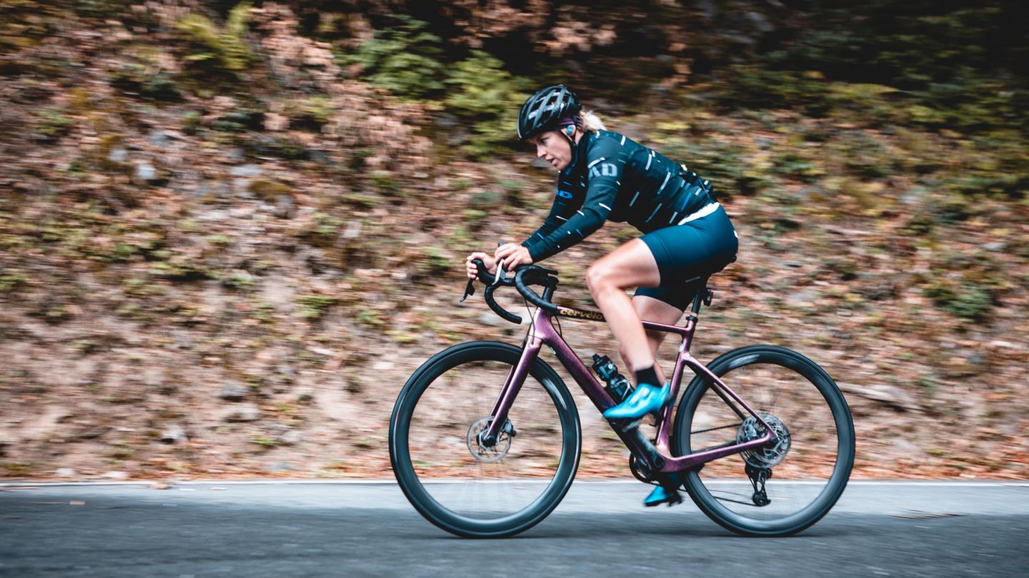 Monika Sattler bei einer Radtour