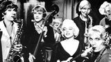 Jack Lemmon verkleidet als Frau an der Seite von Tony Curtis und Marilyn Monroe im Film "Manche mögen's heiß"