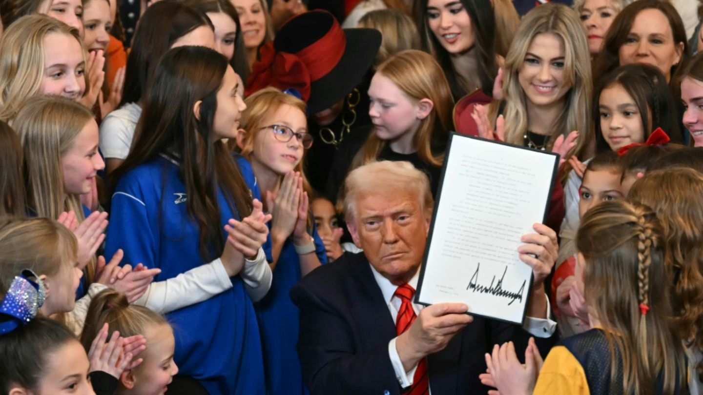 Trump mit seinem Dekret gegen Transgender-Athletinnen