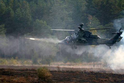 Kampfhubschrauber von Bundeswehr bei Raketentest