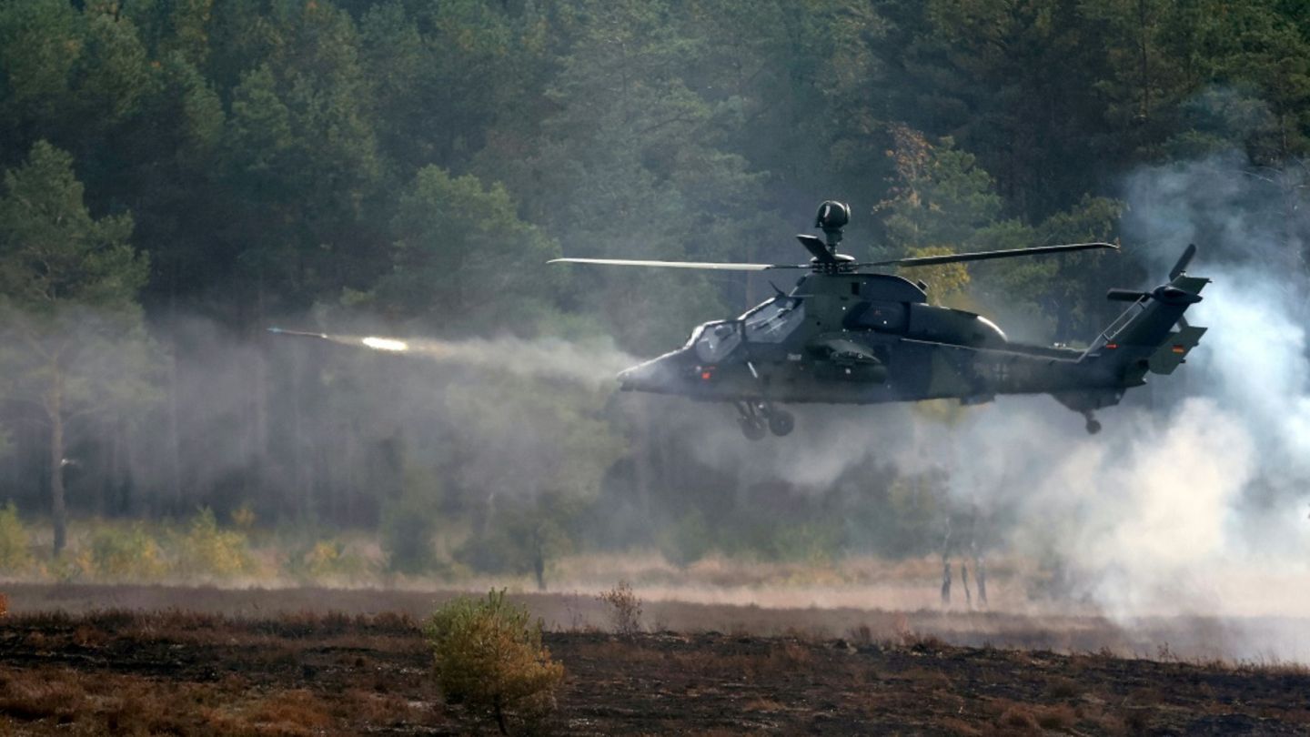 Kampfhubschrauber von Bundeswehr bei Raketentest