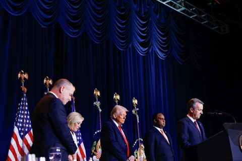 Trump (M.) beim "Nationalen Gebetsfrühstück"