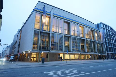 Das aktuelle Gebäude der Hamburgischen Staatsoper steht unter Denkmalschutz, ist aber marode