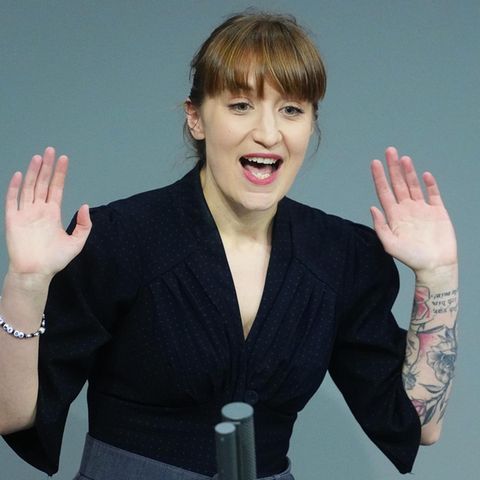 Heidi Reichinnek at her emotional appearance in the Bundestag