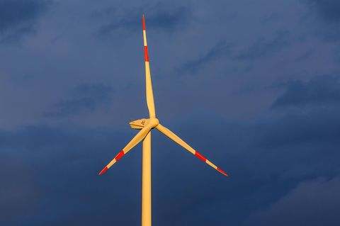 Mann erleidet Herzstillstand auf Windrad