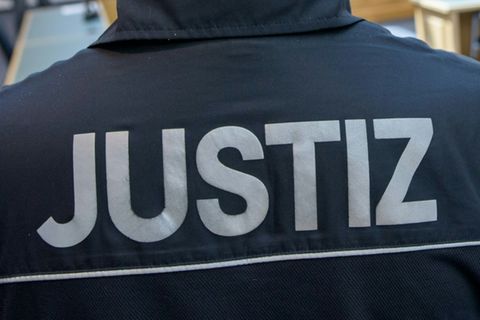 Justizangestellter in einem Gericht