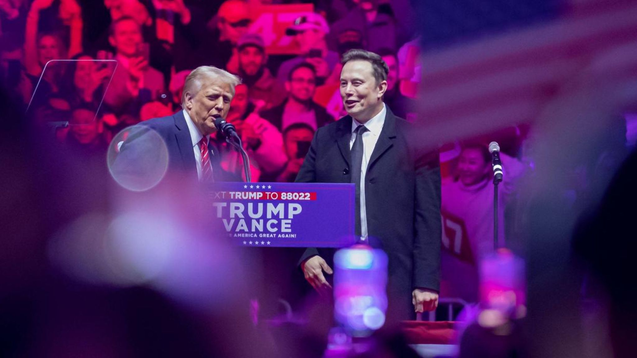 Donald Trump und Elon Musk am Tag vor der Amtseinführung gemeinsam in Washington, D.C.