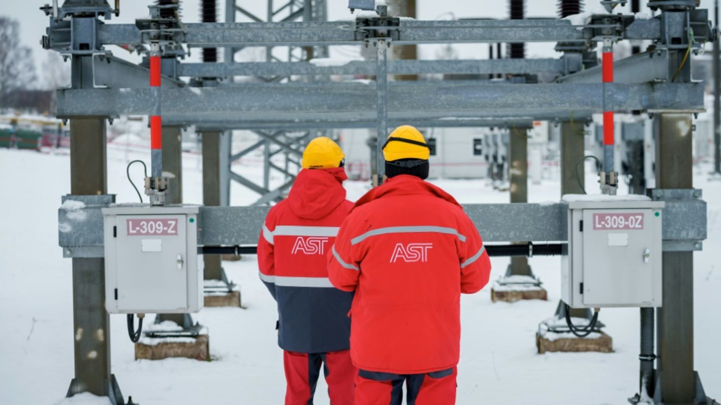Techniker am Kraftwerk im lettischen Rezekne