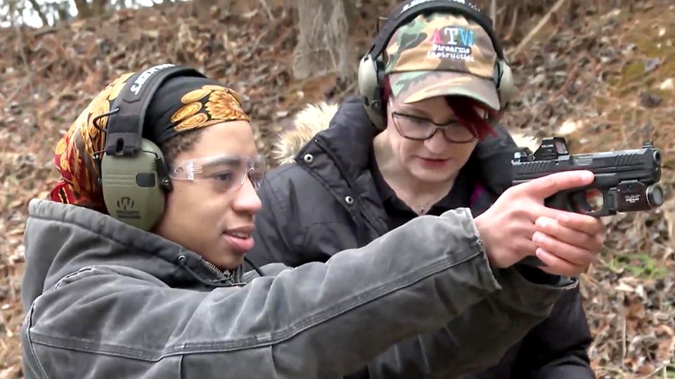 Angst wegen Trump: Queere Menschen in den USA nehmen Schießtraining