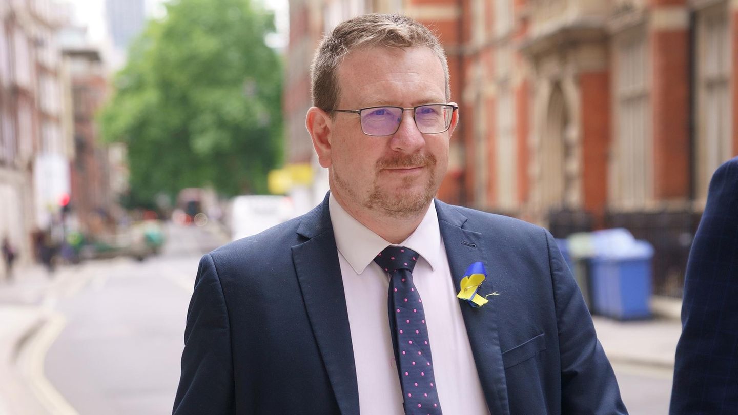 Keir Strander dismisses State Secretary for racist news