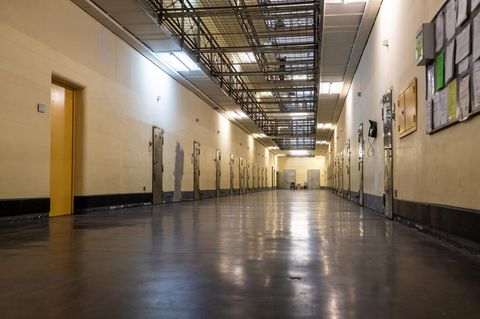 Blick in die Justizvollzuganstalt Mannheim. Wie läuft die Bundestagswahl in deutschen Gefängnissen?