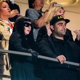  Lady Gaga beobachtet von der Tribüne aus die Show in der Halbzeitpause