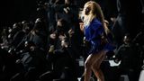 Ex-Tennisspielerin Serena Williams hat einen kleinen Auftritt: Sie tanzt zur Musik von Kendrick Lamar in der Halbzeitpause