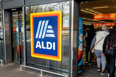 Eingang einer Aldi-Filiale. Muss man da wirklich Geld für den Eintritt bezahlen?
