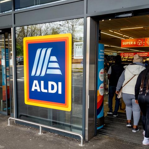 Eingang einer Aldi-Filiale. Muss man da wirklich Geld für den Eintritt bezahlen?