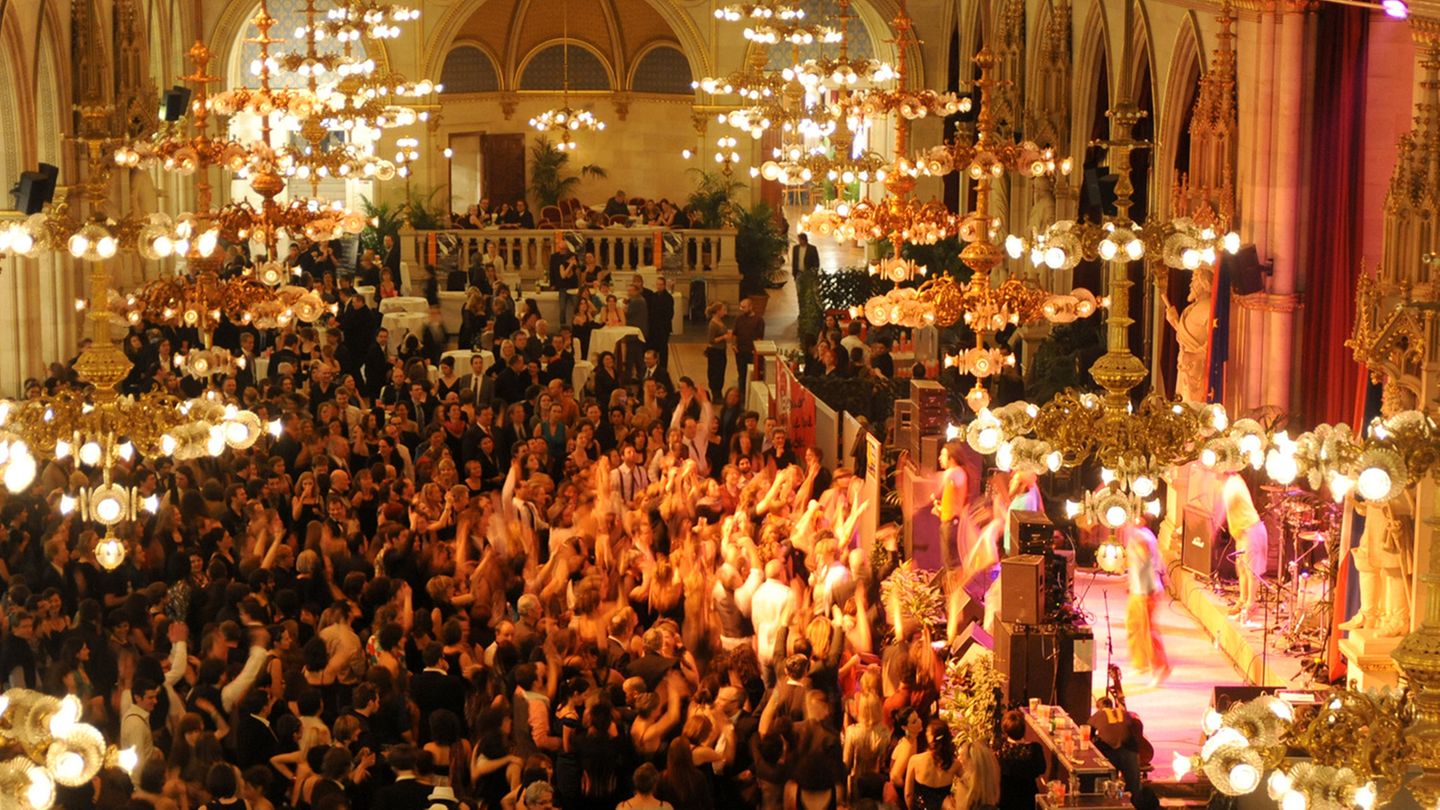 Der Ballsaal des Flüchtlingsballs