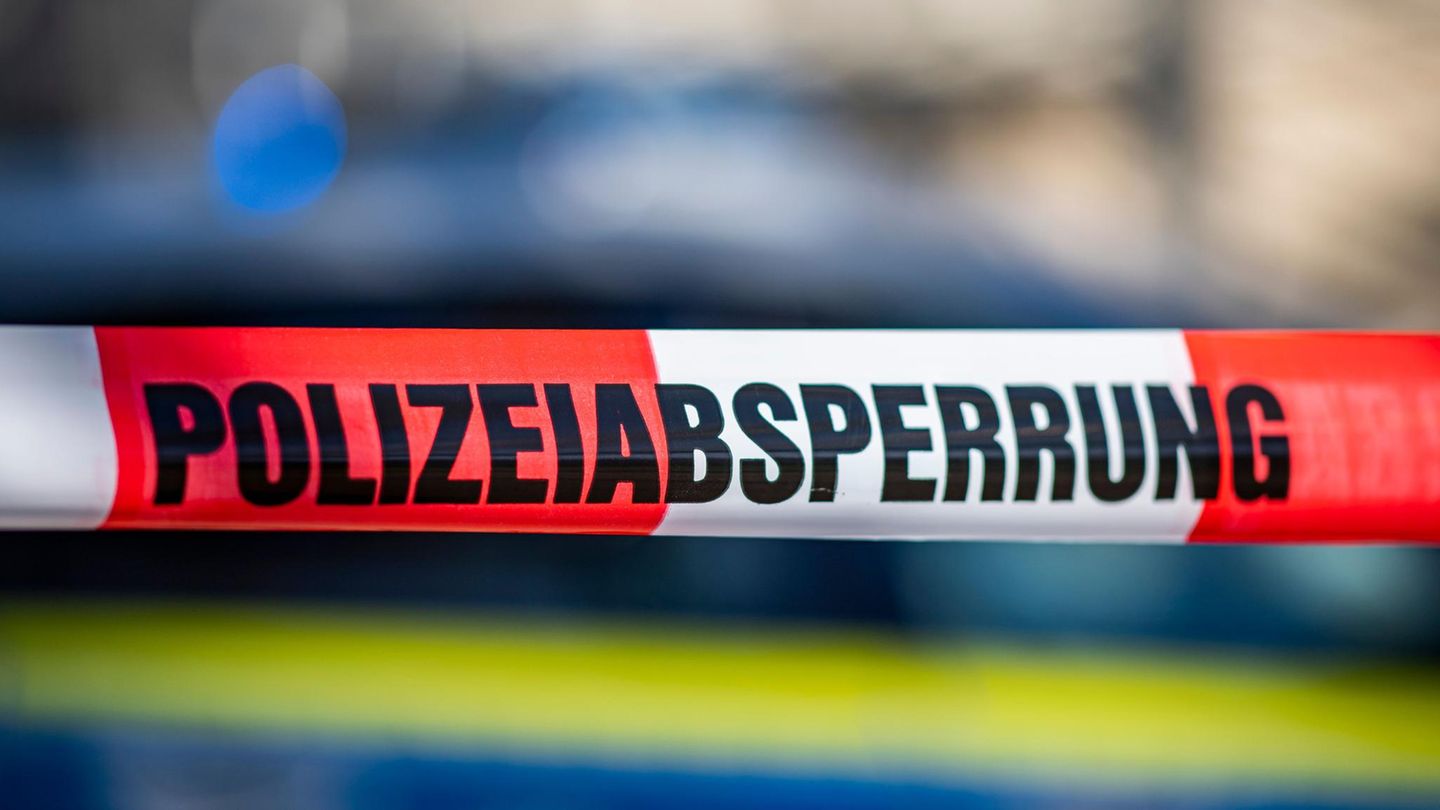 Polizei Dresden Symbolbild von Absperrband