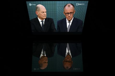 Scholz und Merz beim TV Duell am 9.2.