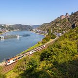 Loreley, Rhein, Zugstrecke entlang des Flusses