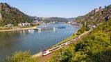 Loreley, Rhein, Zugstrecke entlang des Flusses