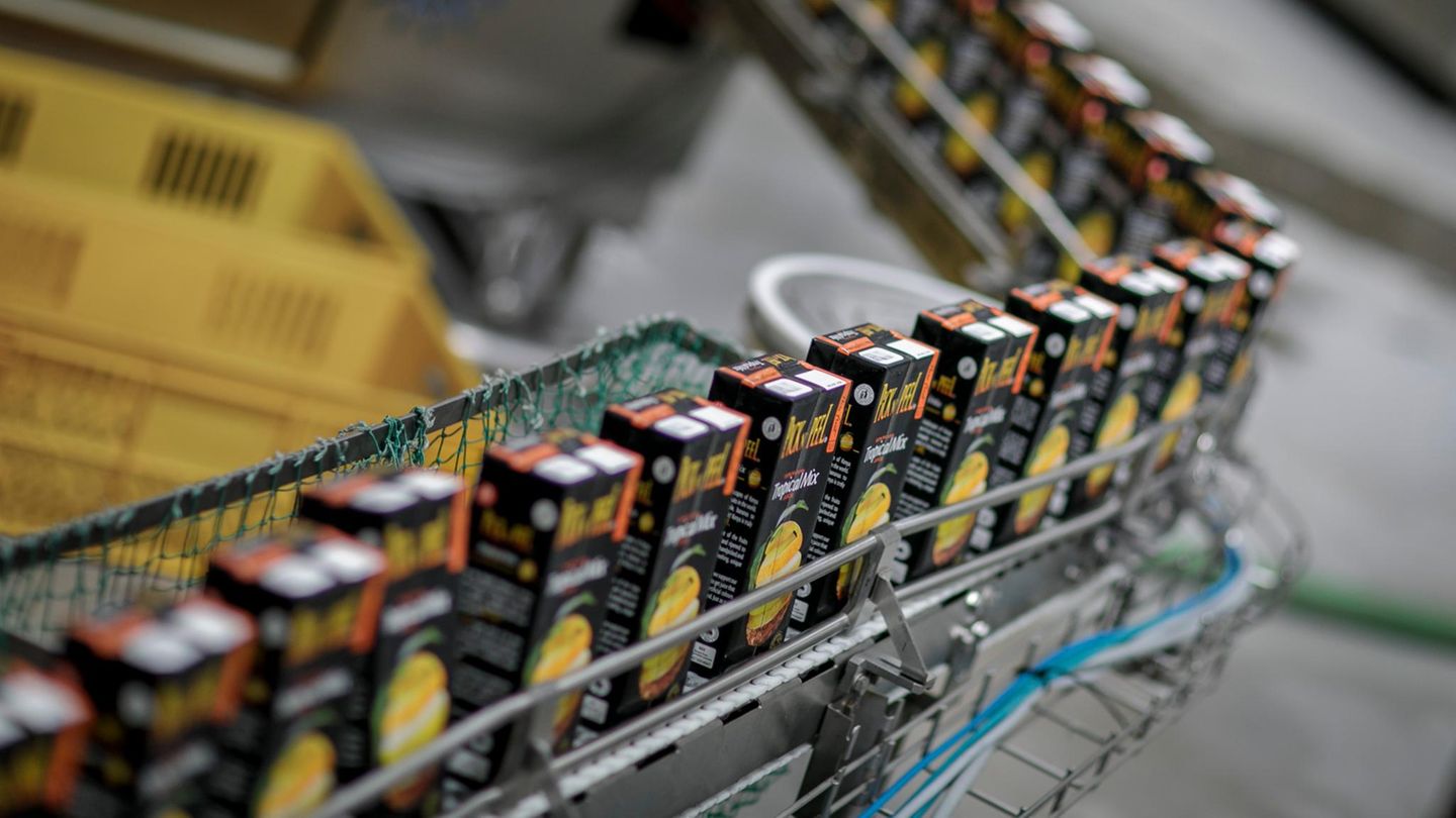 Ananassaft in der Fabrik