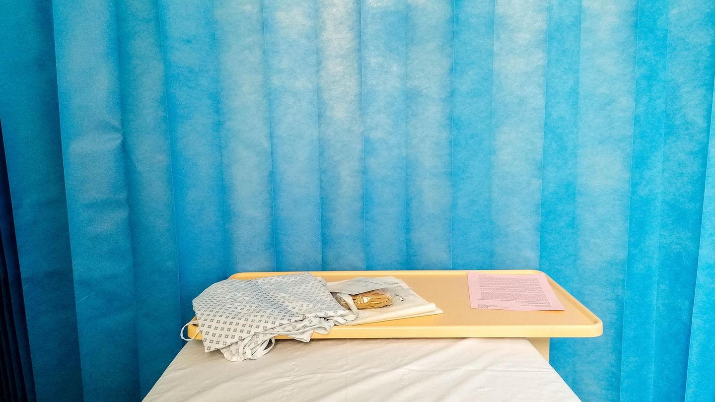 Ein Bett im Krankenhaus