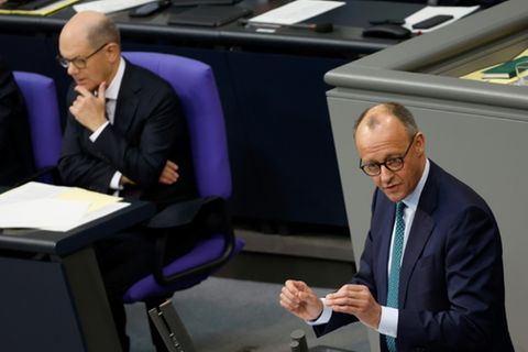 Merz und Scholz im Bundestag