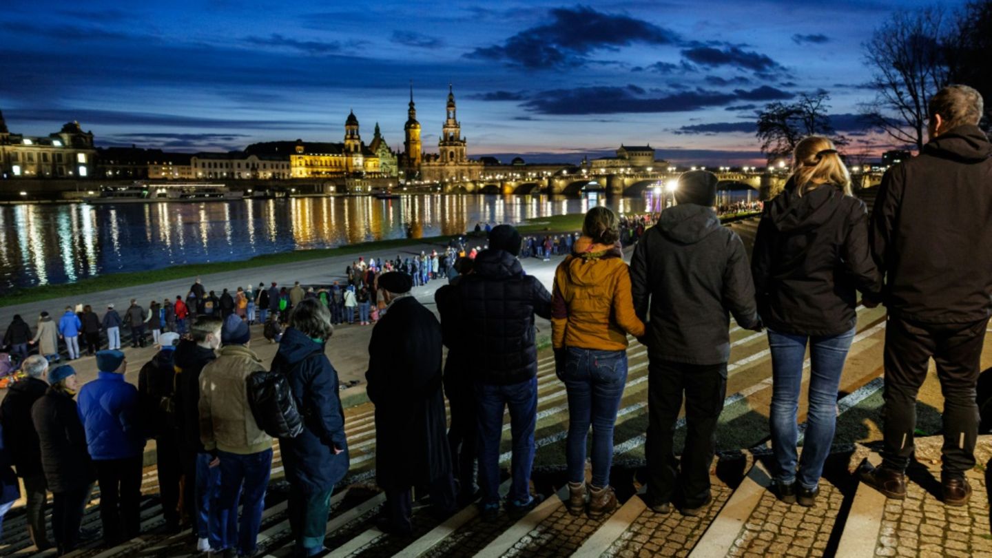 Menschenkette am 13. Februar 2024 in Dresden